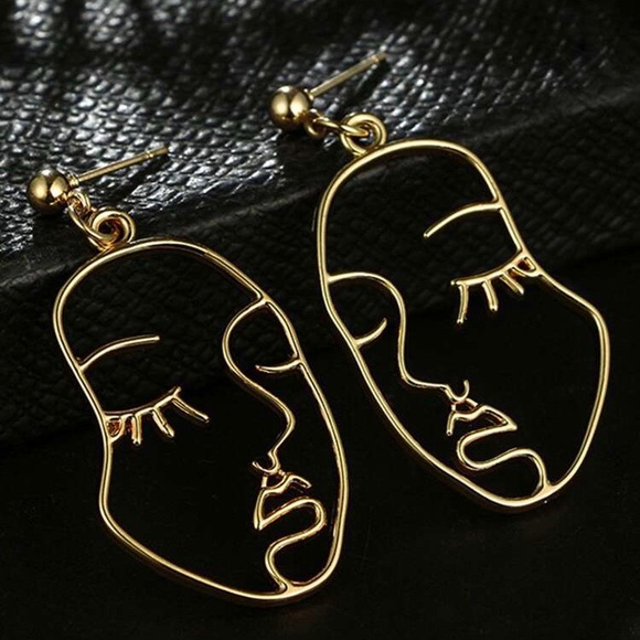 3/$30 💛 Abstract Face Earrings - Picture 2 of 6